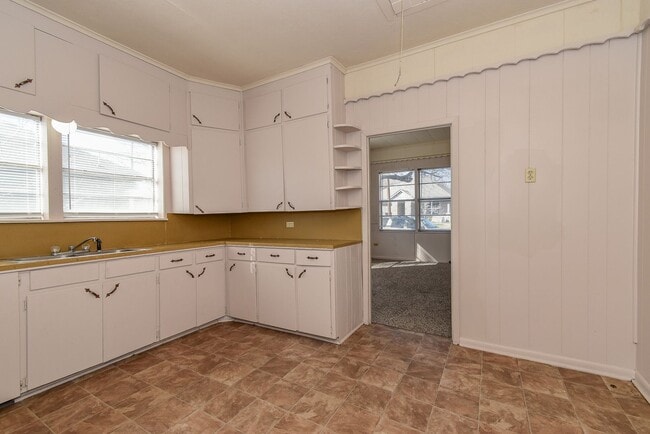 Building Photo - 3715 Eutopia St