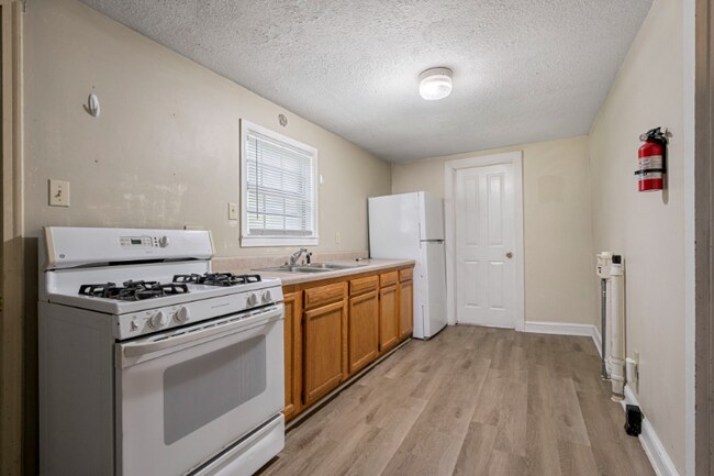 Building Photo - 1357 Park St