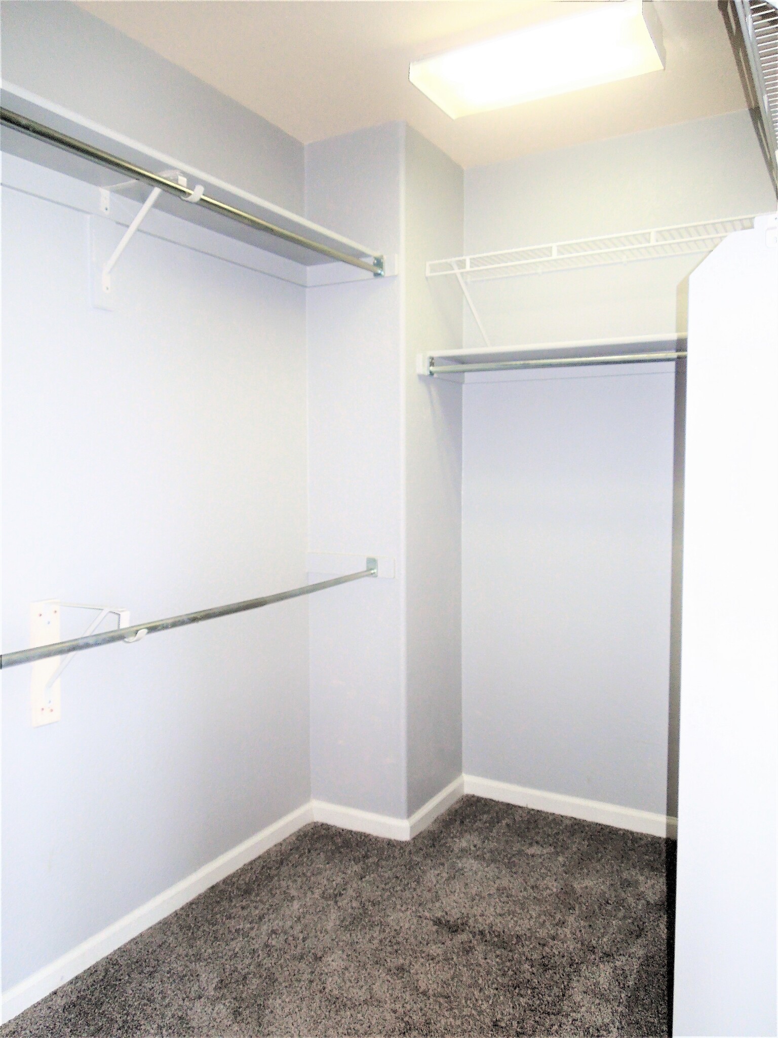 Large walk in closet - Primary bedroom - 16441 Martingale Dr