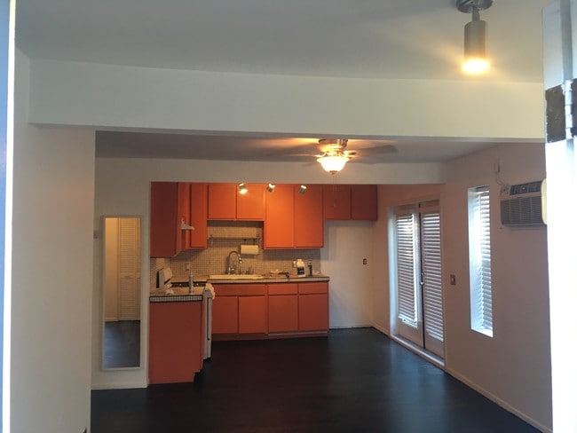 Open kitchen - 2284 Cove Ave