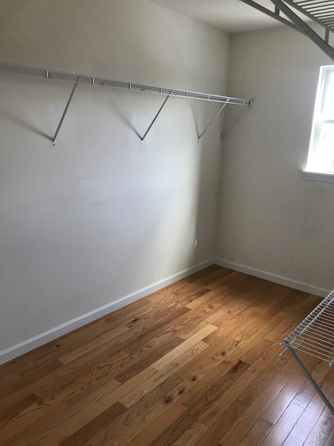 Building Photo - Beautiful State College townhouse available June!