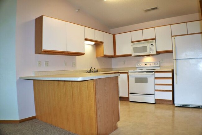 Building Photo - $1,195 | 2 Bedroom, 1 Bathroom Condo | No ...