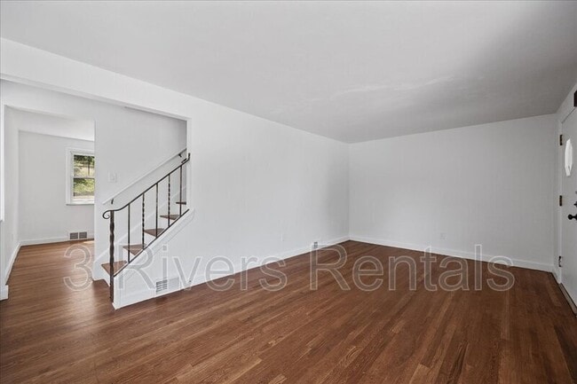 Building Photo - 2182 Pauline Ave