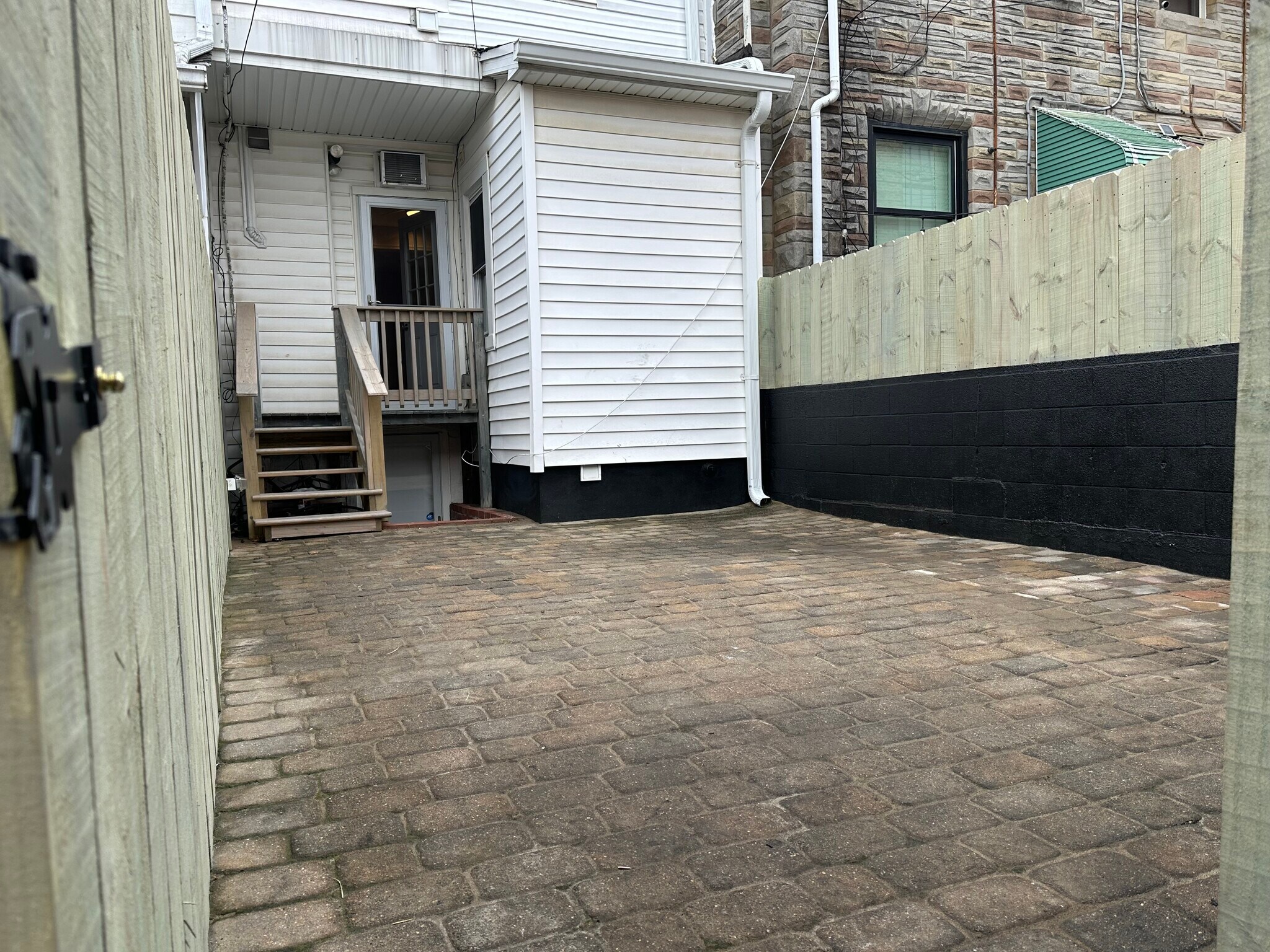 Building Photo - 627 S Eaton St