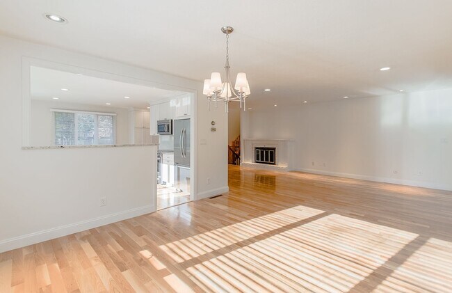 Building Photo - 264 Country Way