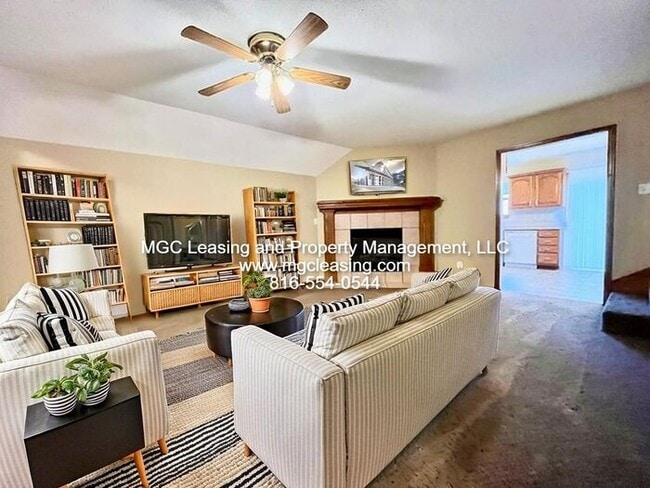 Building Photo - Charming Raymore Retreat with Extra Storag...