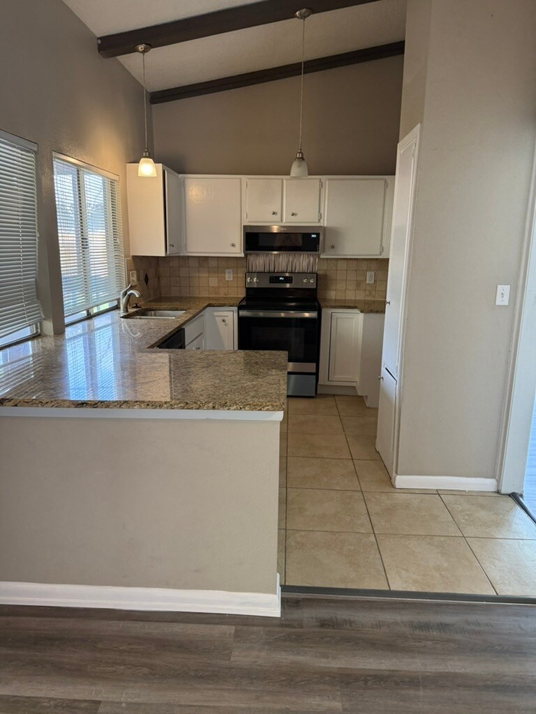 Building Photo - 5618 Crater Lake Dr