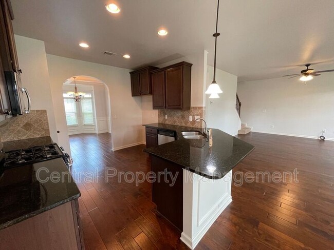 Building Photo - 514 W Holloway Dr