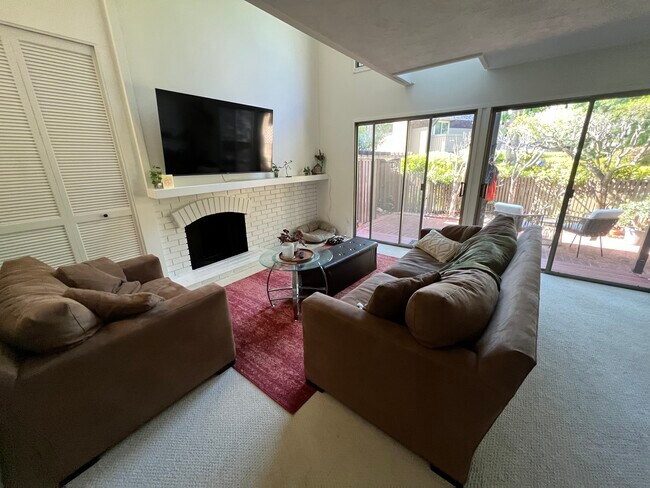 Primary Photo - 15 Sulgrave Ln