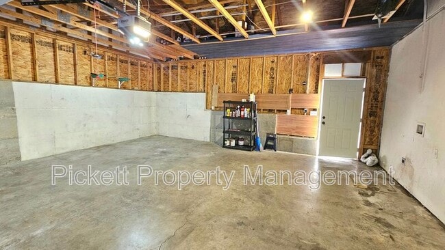 Building Photo - 1330 Corbet Dr