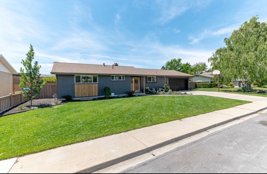 Building Photo - 894 E 840 N