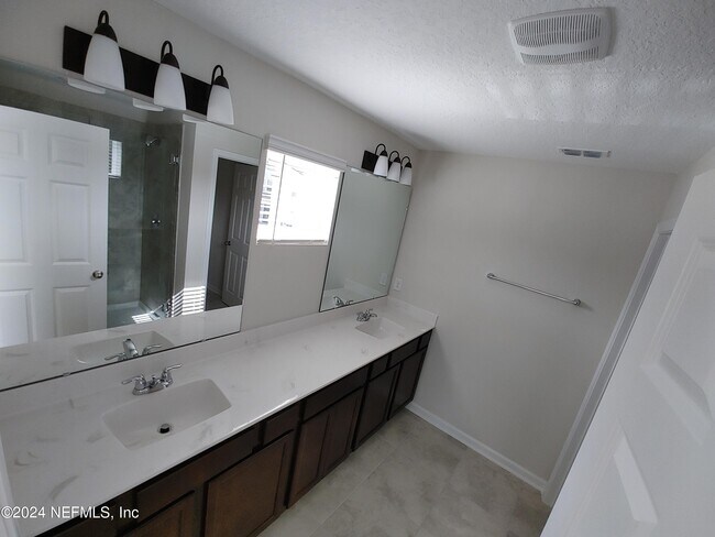 Building Photo - 11253 Minnetta Ct
