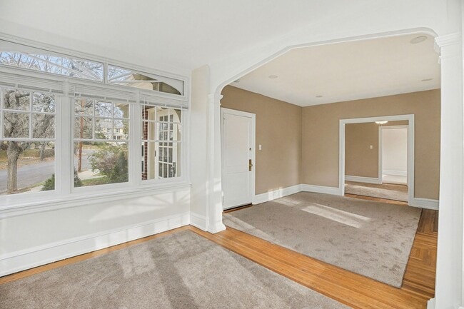 Building Photo - Rambler