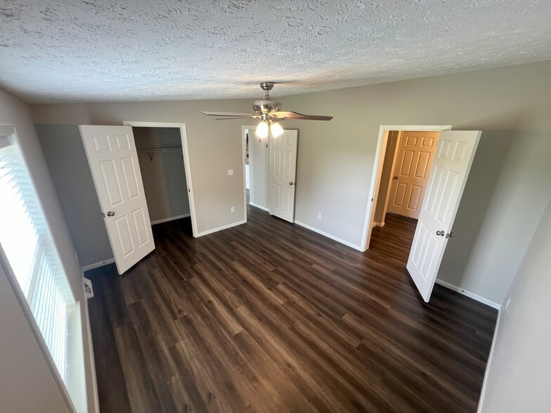Building Photo - 2840 Applewood Ave