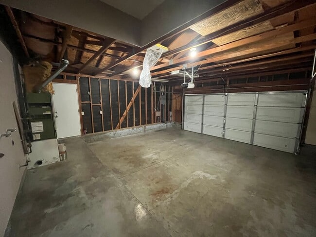 Building Photo - 870 Firefox Dr