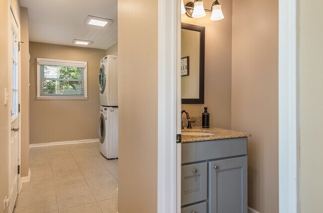 Building Photo - 16 W Edward St