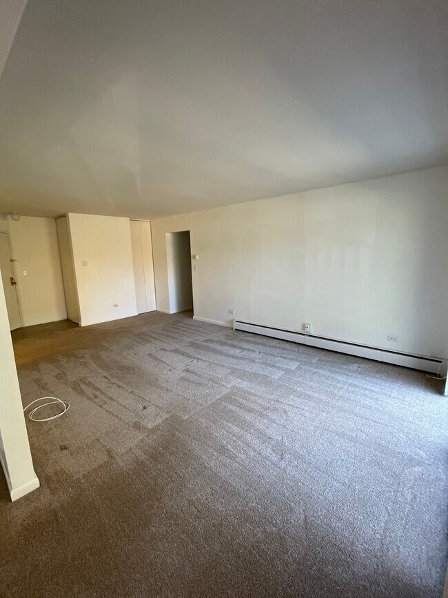 Building Photo - 920 Ridge Square