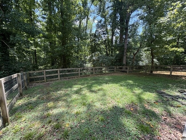 Building Photo - Newly Updated 2 BR 2 Full Bath Townhome ne...