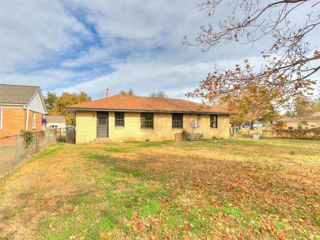 Building Photo - 512 SW 49th St