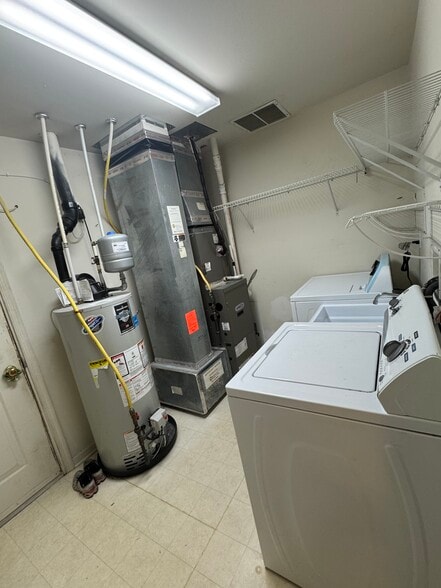 Building Photo - 603 London Court II