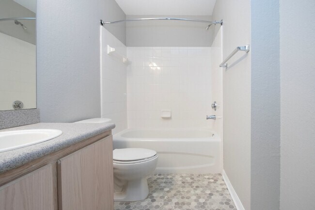 Building Photo - 2 Bedroom Condo in Lakewood Ranch