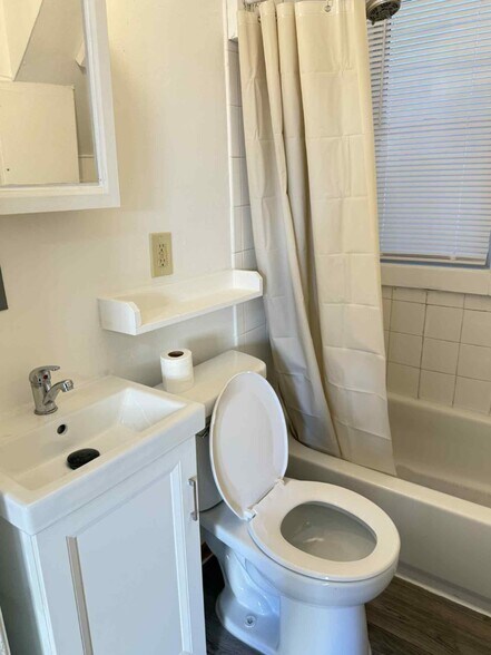 Building Photo - 585 Case Ave