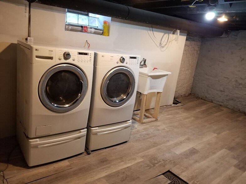 Building Photo - 474 Dayton St