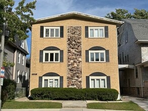 Building Photo - 3505 S Oak Park Ave
