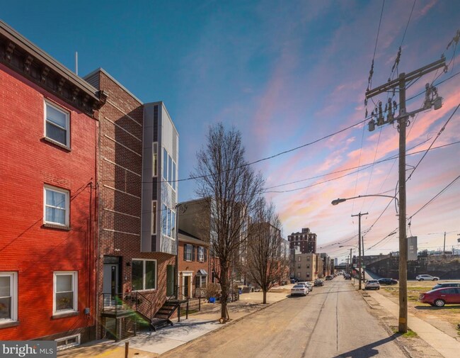 Building Photo - 1423 N 8th St