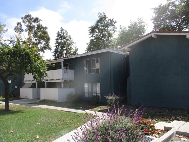 Building Photo - 3 BEDROOM PEPPERTREE CONDO IN VENTURA