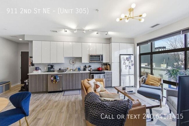 Building Photo - 911 2nd St NE