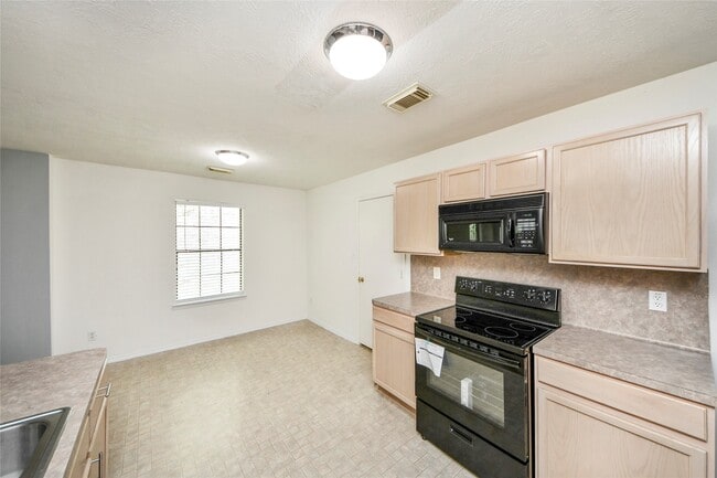 Building Photo - 16134 Coleburn Dr