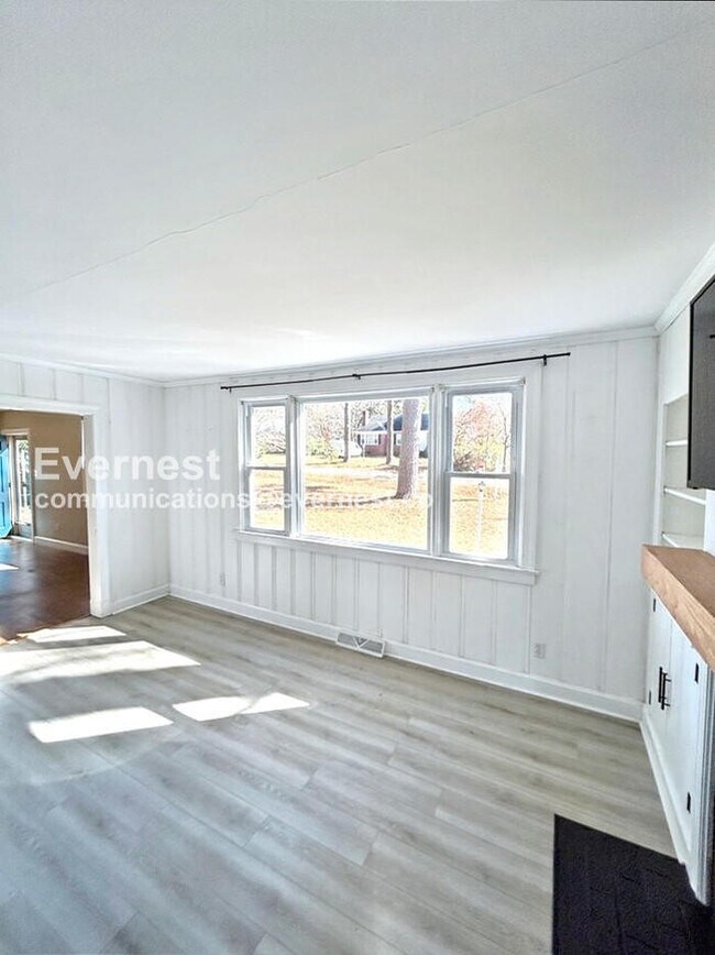 Building Photo - 8282 Wonderland Ln