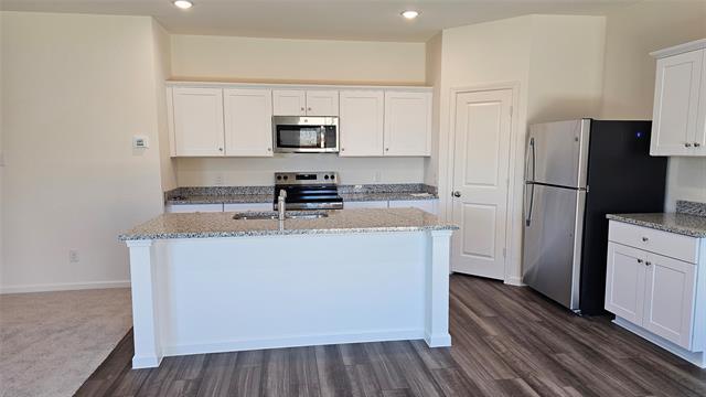 Building Photo - 2102 Prairie Ln