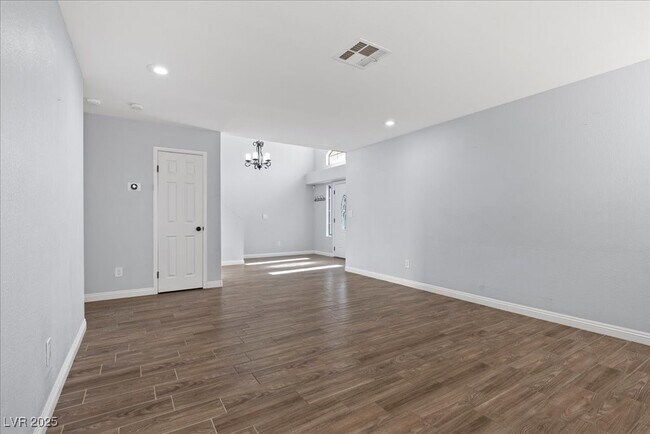 Building Photo - 9300 Valencia Canyon Dr