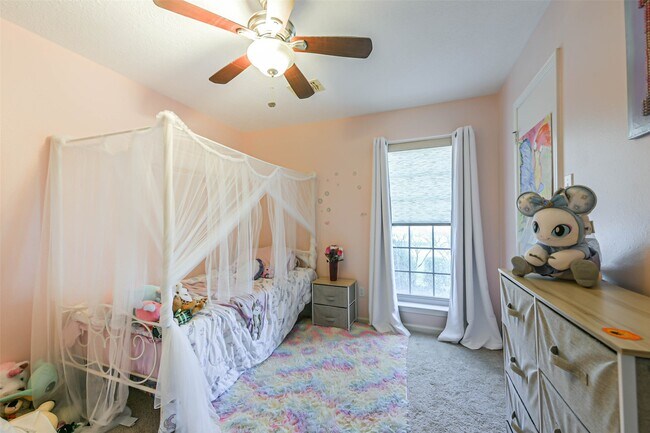 Building Photo - 4030 Bentley Dr