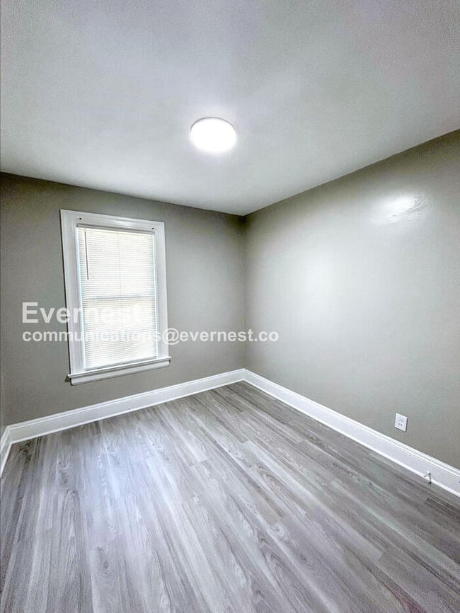 Building Photo - 1334 W 89th St
