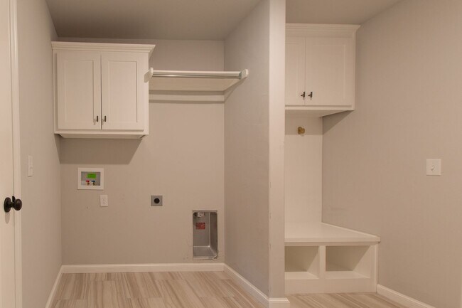 Building Photo - Modern 3-Bed, 2-Bath Home in Deer Creek School District!