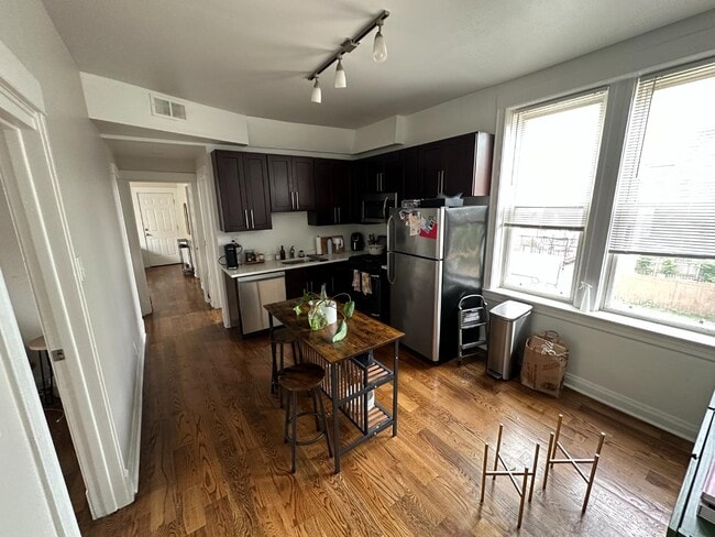 Building Photo - 2647 W Crystal St