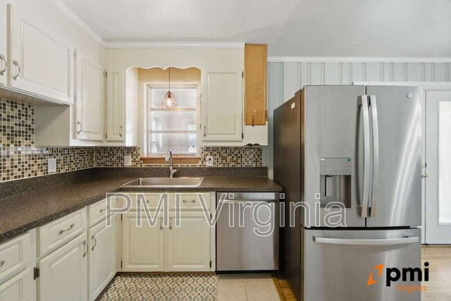 Building Photo - 4012 Nina Dr