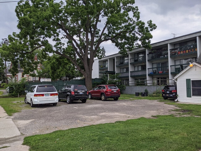 Building Photo - 501 W Forest Ave