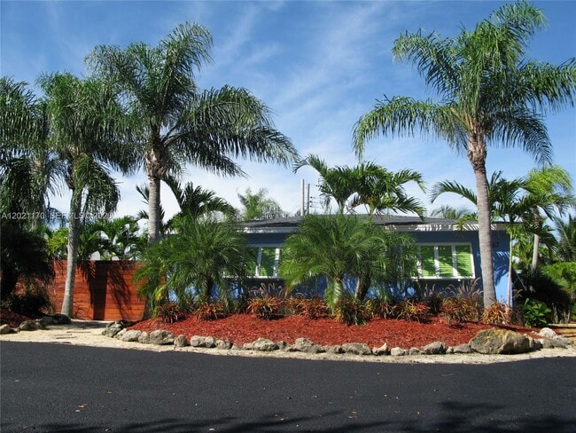 Building Photo - 13767 Oleander Ave