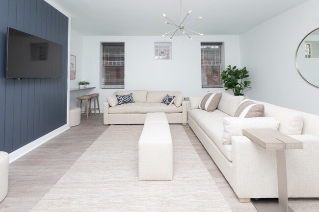 Building Photo - Chateaus at 1038 N Calvert