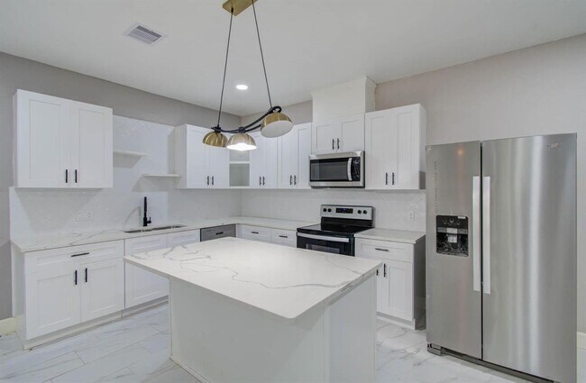 Building Photo - 12274 Wild Pine Dr