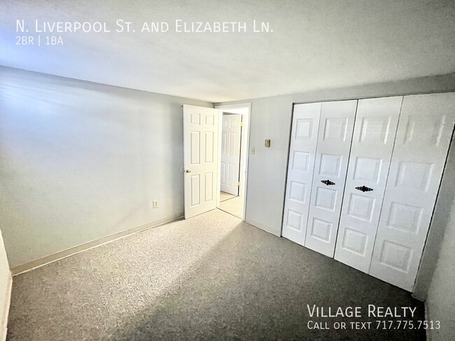 Building Photo - END-unit! Affordable 2-Bed Convenient to I...