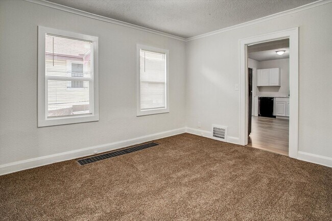 Building Photo - 6210 Agnes Ave