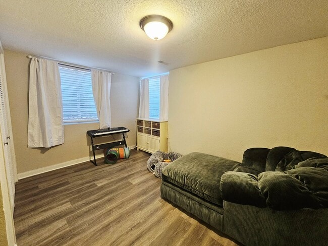 Building Photo - 6810 Shore View