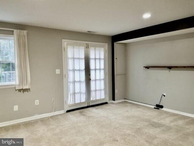 Building Photo - Charming 3-Bedroom Rental in Falls Church with 2 Full Baths and Spacious Layout!