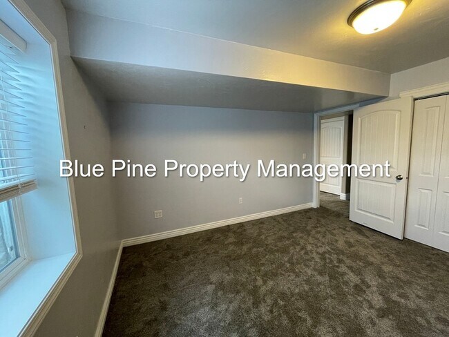 Building Photo - 119 4090 E