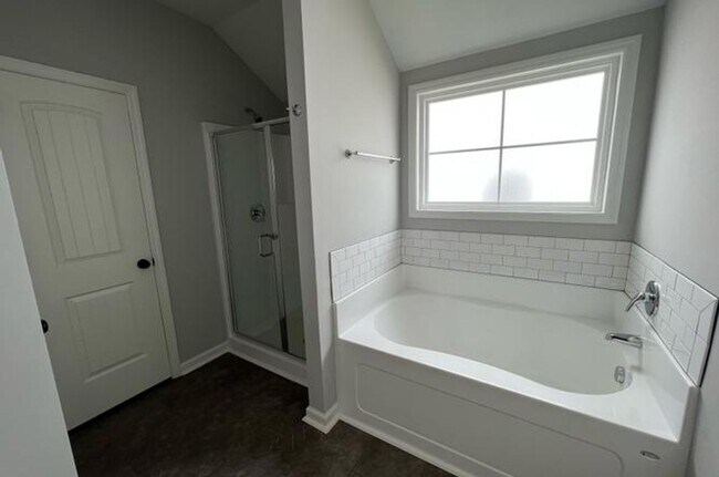 Building Photo - 886 Goodale Dr